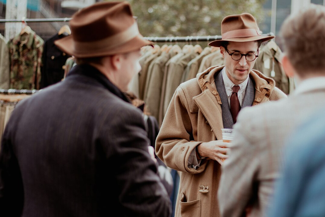 detective talking to store manager